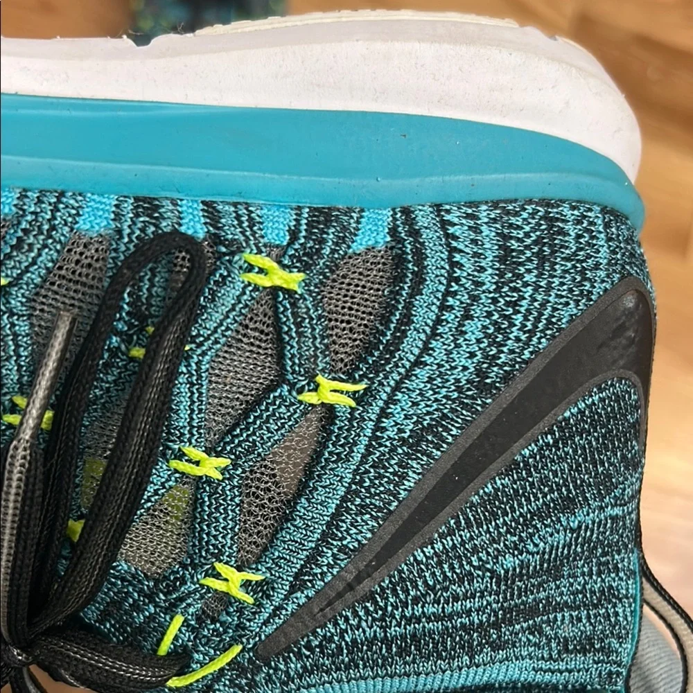 Nike Men's Blue and Yellow Running Shoes - Picture 13 of 17